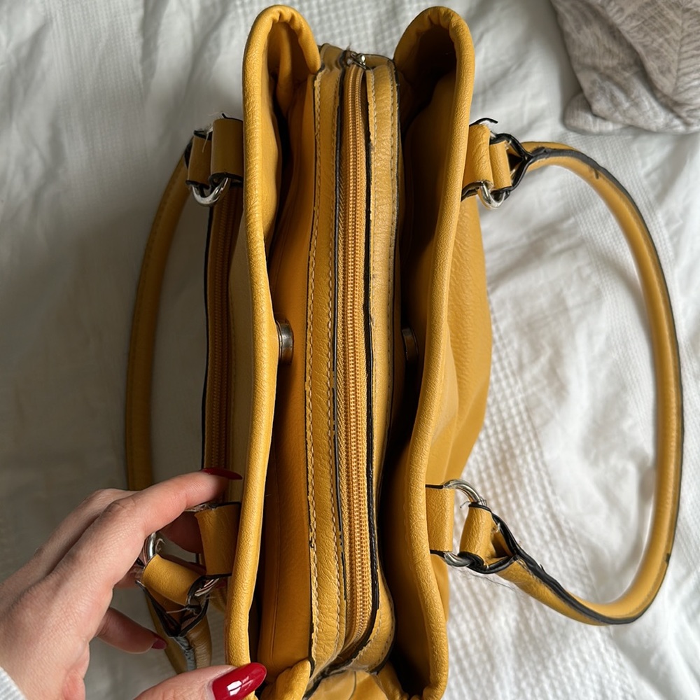 Vintage Yellow purse - Picture 13 of 16